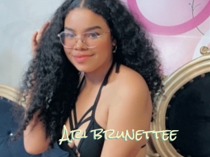 Ari_brunettee