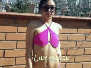 Lily_snack