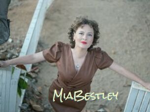 MiaBestley Porn Monkey Cash