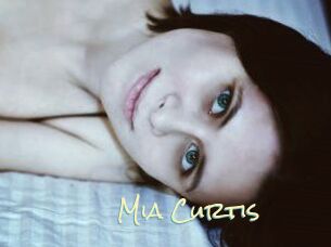 Mia_Curtis