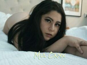 Mia_Onyx