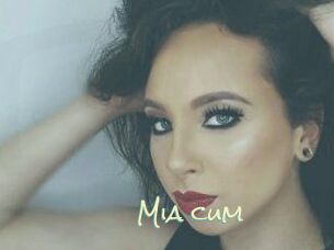 Mia_cum