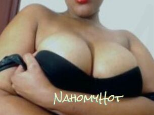 NahomyHot