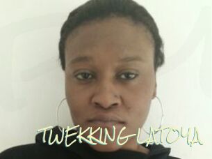 TWEKKING_LATOYA